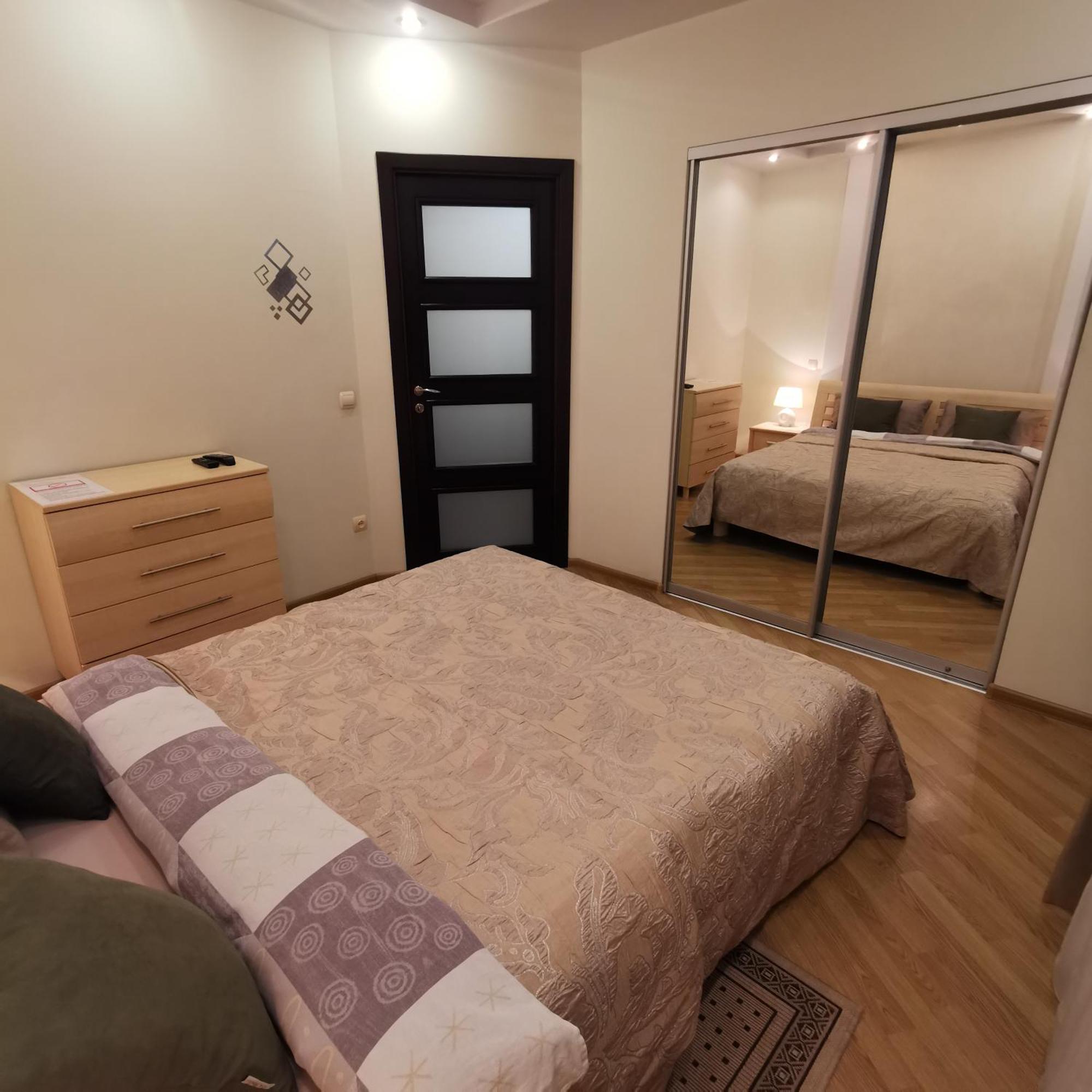 Big Apartment In Rivne Center 外观 照片